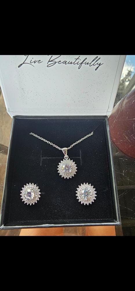 Customer photo review of Cordelia 18k White Gold Plated Silver Pendant Necklace with Simulated Diamond Crystals