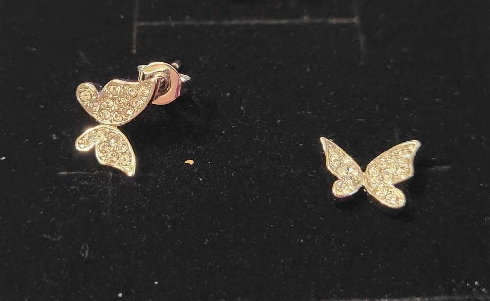Customer photo review of Yuenen 18k White Gold Plated Silver Butterfly Necklace and Earring Set with Swarovski Crystals