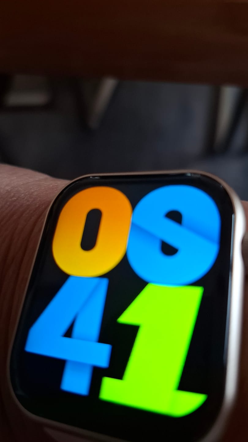 Customer photo review of Top Performance Smartwatch mit Gesundheitstracking / IP67 Wasserdichtigkeit / 7 Tage Akkulaufzeit / 100 Sportmodi