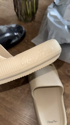 Customer photo review of HappyFlops