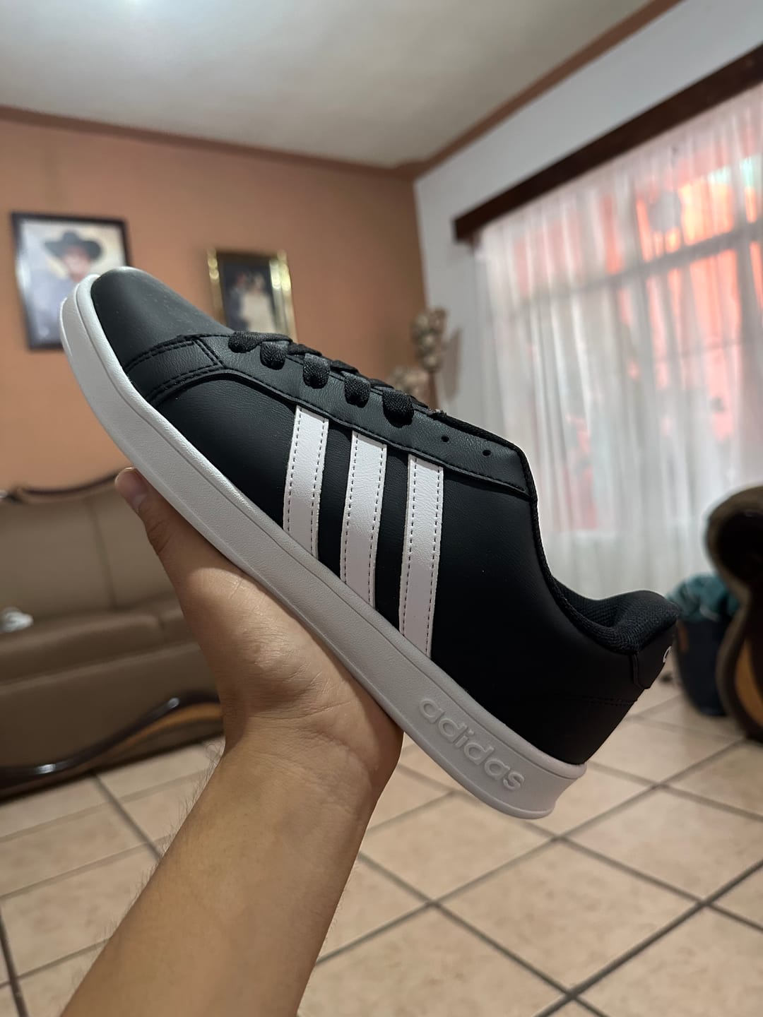 Customer photo review of Tenis Neo Grand Court Negro Blanco