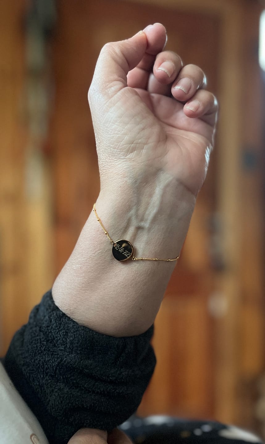 Customer photo review of PULSERA MEDALLA 14MM PARA GRABAR BAÑADA EN ORO