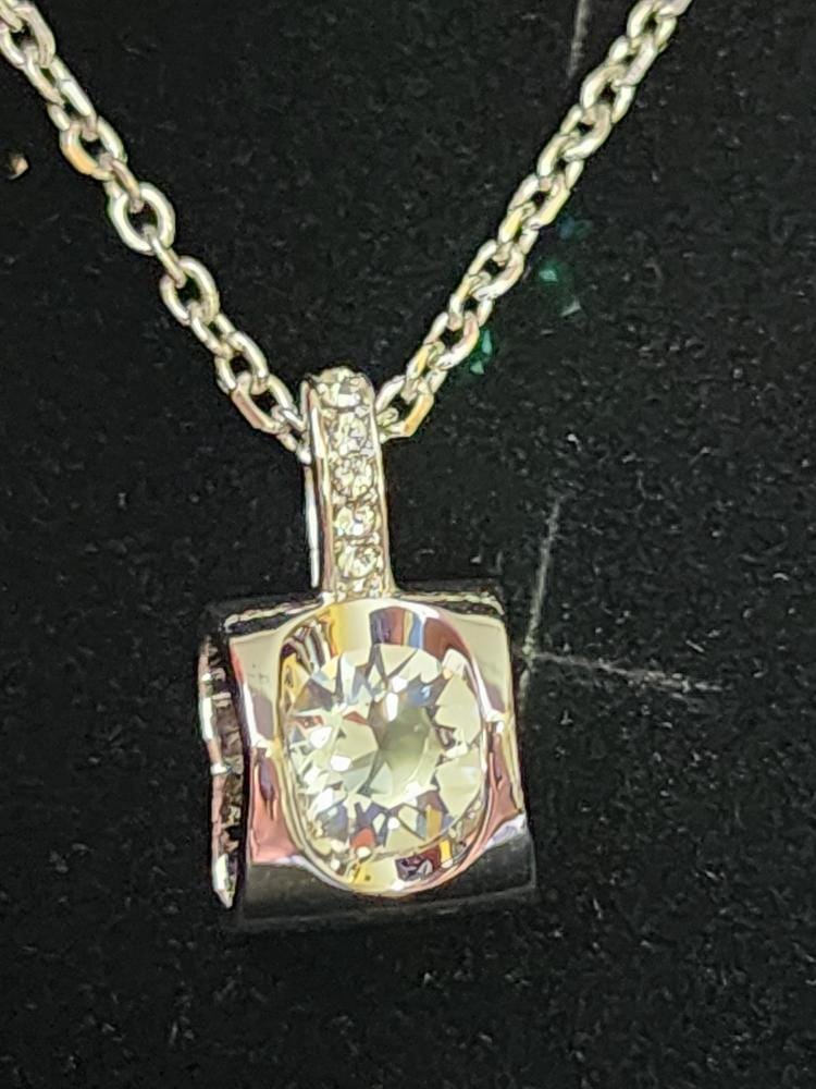 Customer photo review of Billie 18k White Gold Pendant Necklace with Round Cut Swarovski Crystals