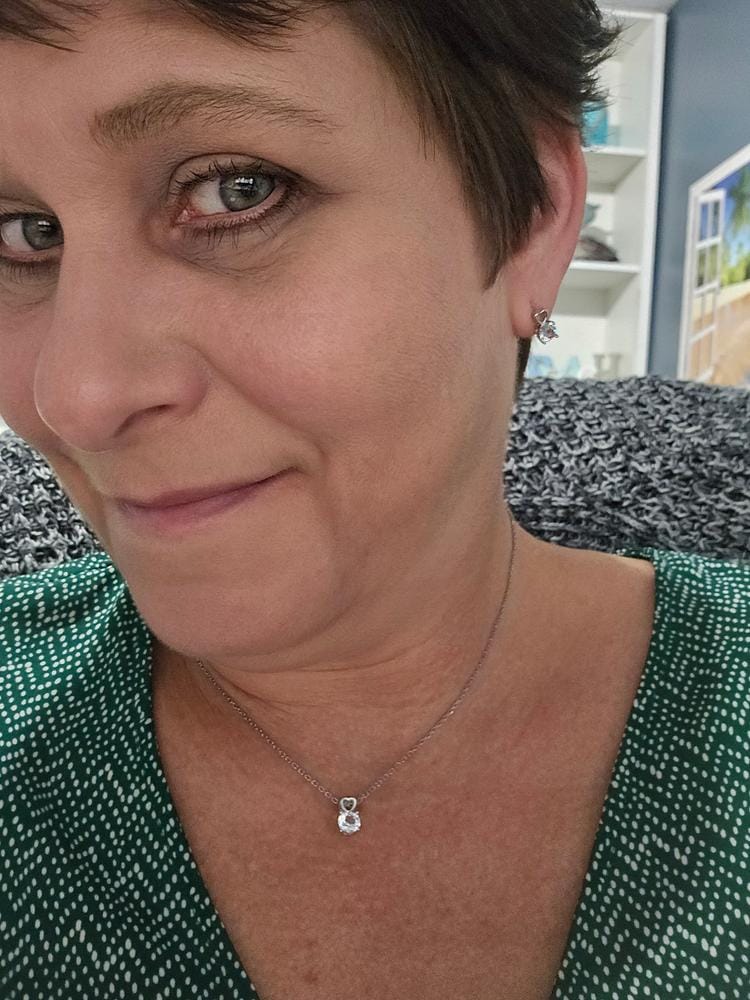 Customer photo review of Marian 18k White Gold Plated Heart Pendant Necklace with Swarovski Crystal
