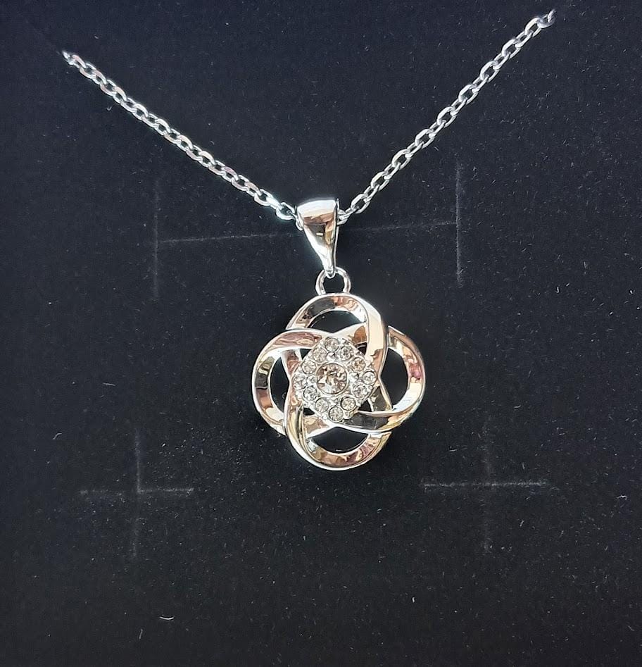 Customer photo review of Nyssa 18k White Gold Plated Flower Pendant Necklace with Swarovski Crystals & Heartfelt Message for Daughter