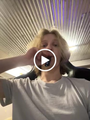 Customer video review of Tier 2 Live Hash Rosin Disposable Vape