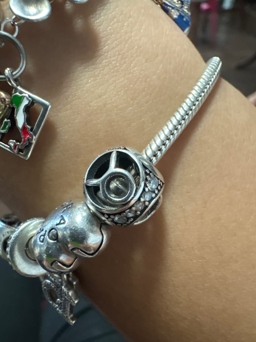 Customer photo review of Charm Horoscopo Diamantado