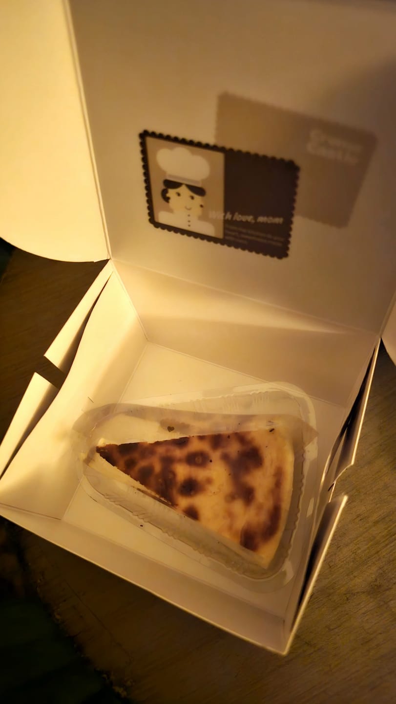 Customer photo review of Burnt Basque Cheesecake [2 Pcs]