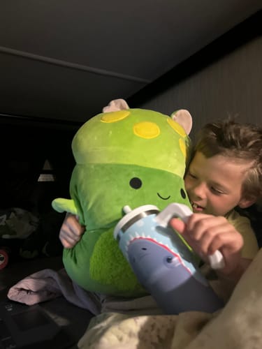 Customer photo review of Shark Spill Proof Kids CREWCUP 20oz