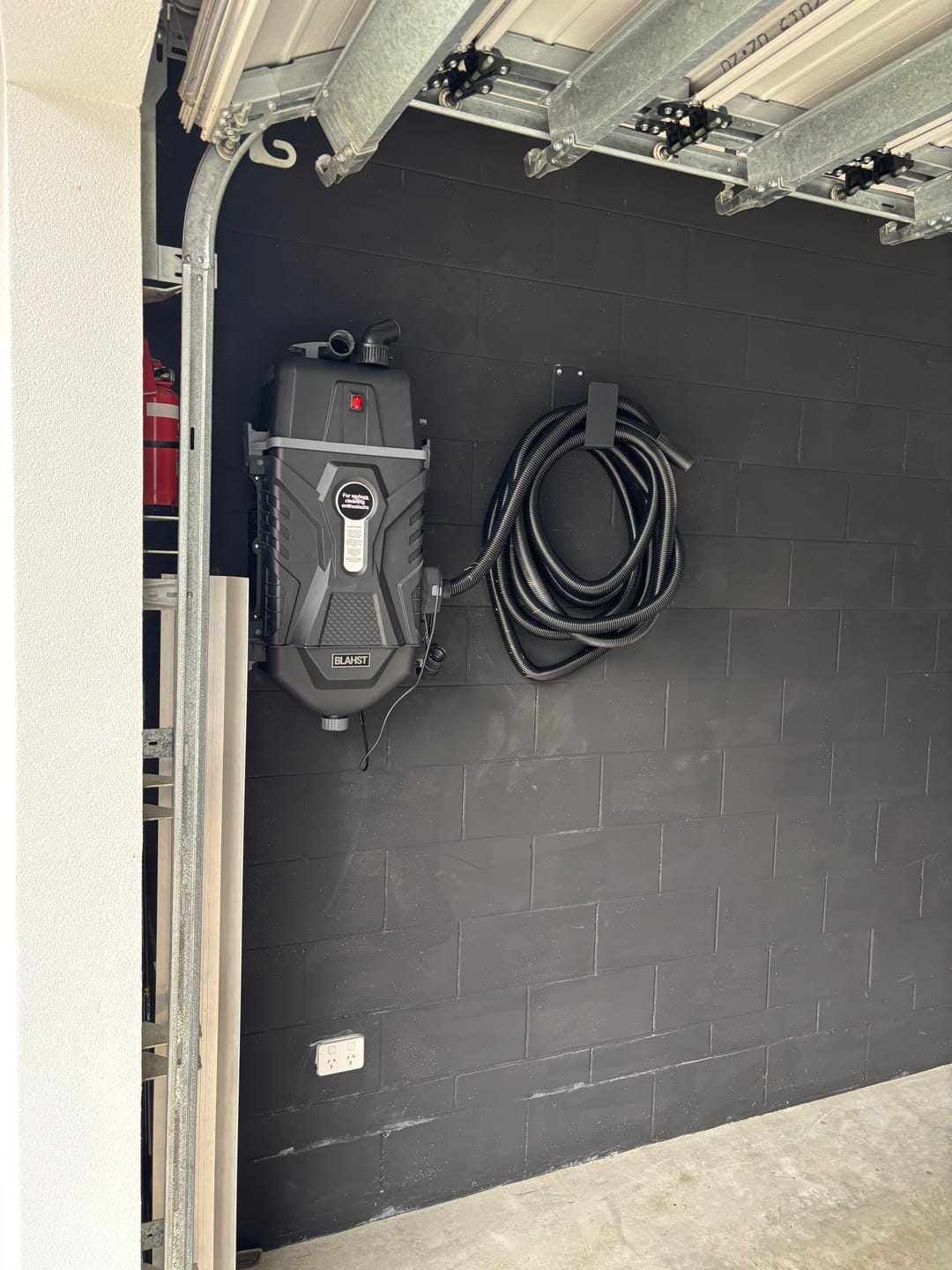 Customer photo review of K21 Wall-Mounted Vacuum