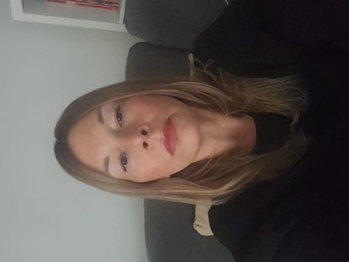 Customer photo review of iGlow Lash Serum & High Volume Mascara Kit - Burgundy