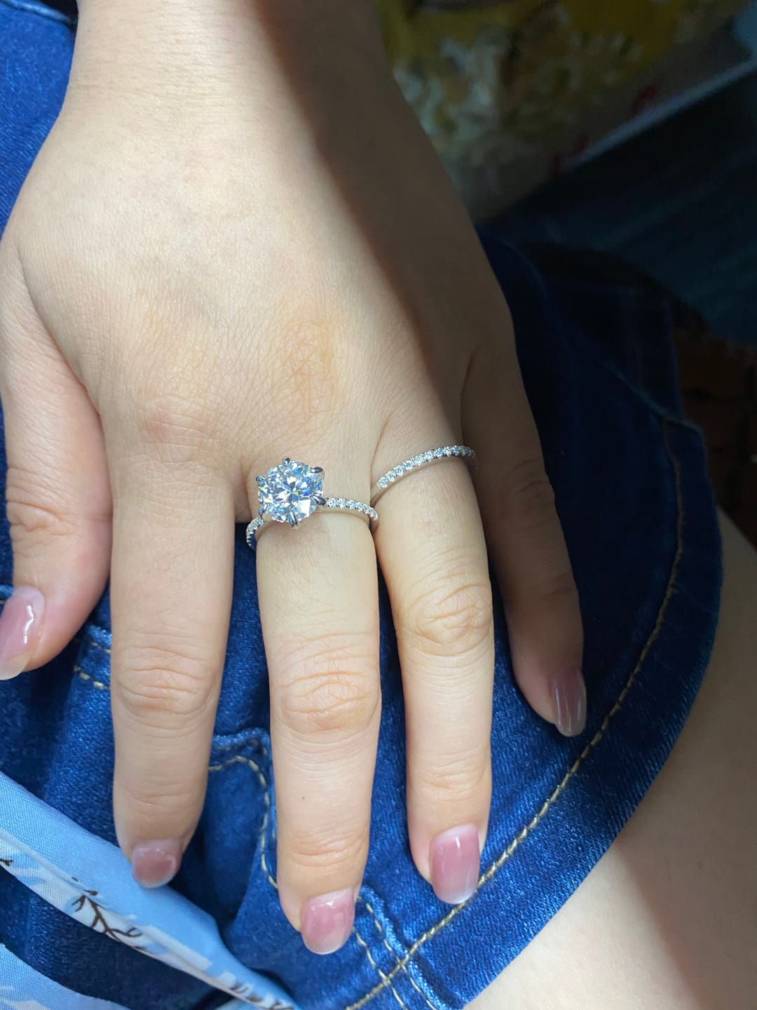 Customer photo review of Rodiffy Moissanite 2.0 Ct ～4.0 Ct Round Cut 6 Prong Promise Rings For Women