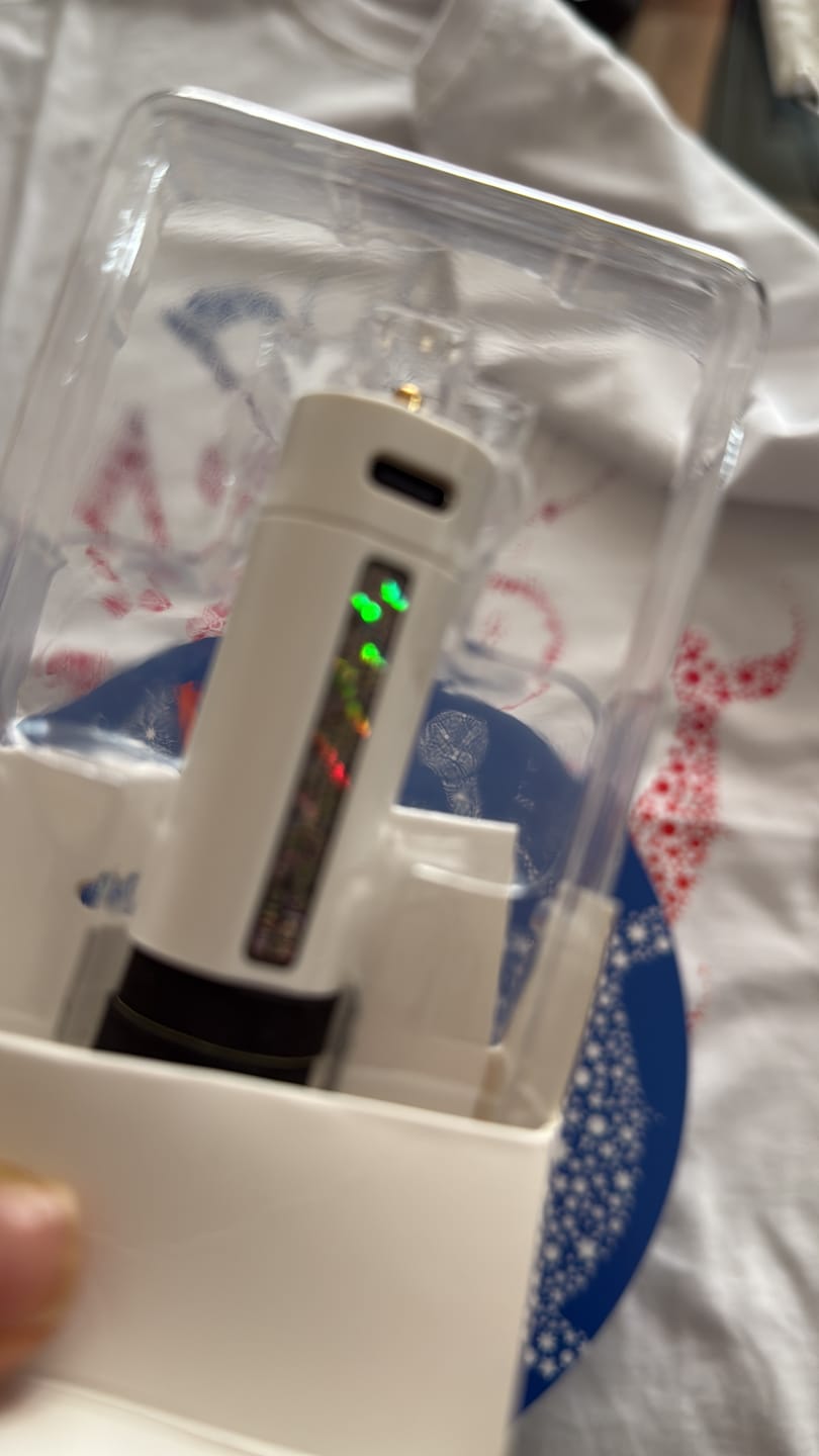 Customer photo review of HYBE OFFICIAL LIGHT STICK BATTERY