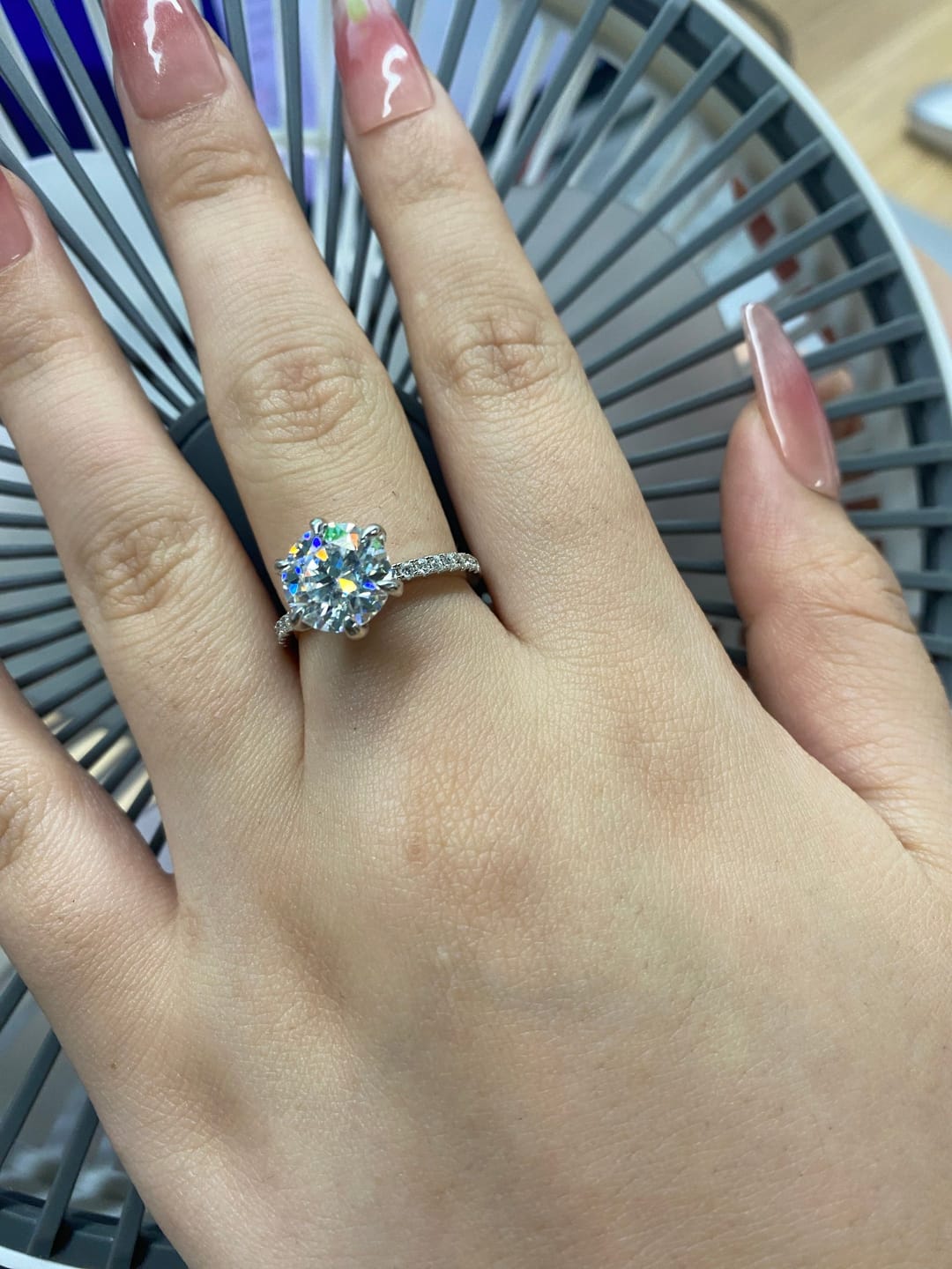 Customer photo review of Rodiffy Moissanite 2.0 Ct ～4.0 Ct Round Cut 6 Prong Promise Rings For Women