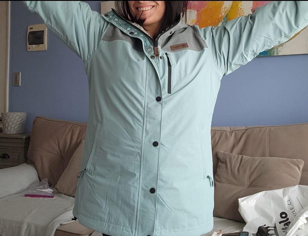 Customer photo review of Parka Impermeable Reversible Camaleon Mujer