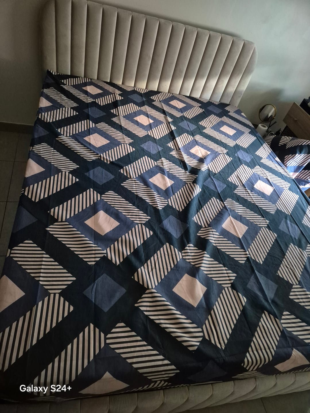 Customer photo review of Lit design avec coffre de rangement - MAELLE