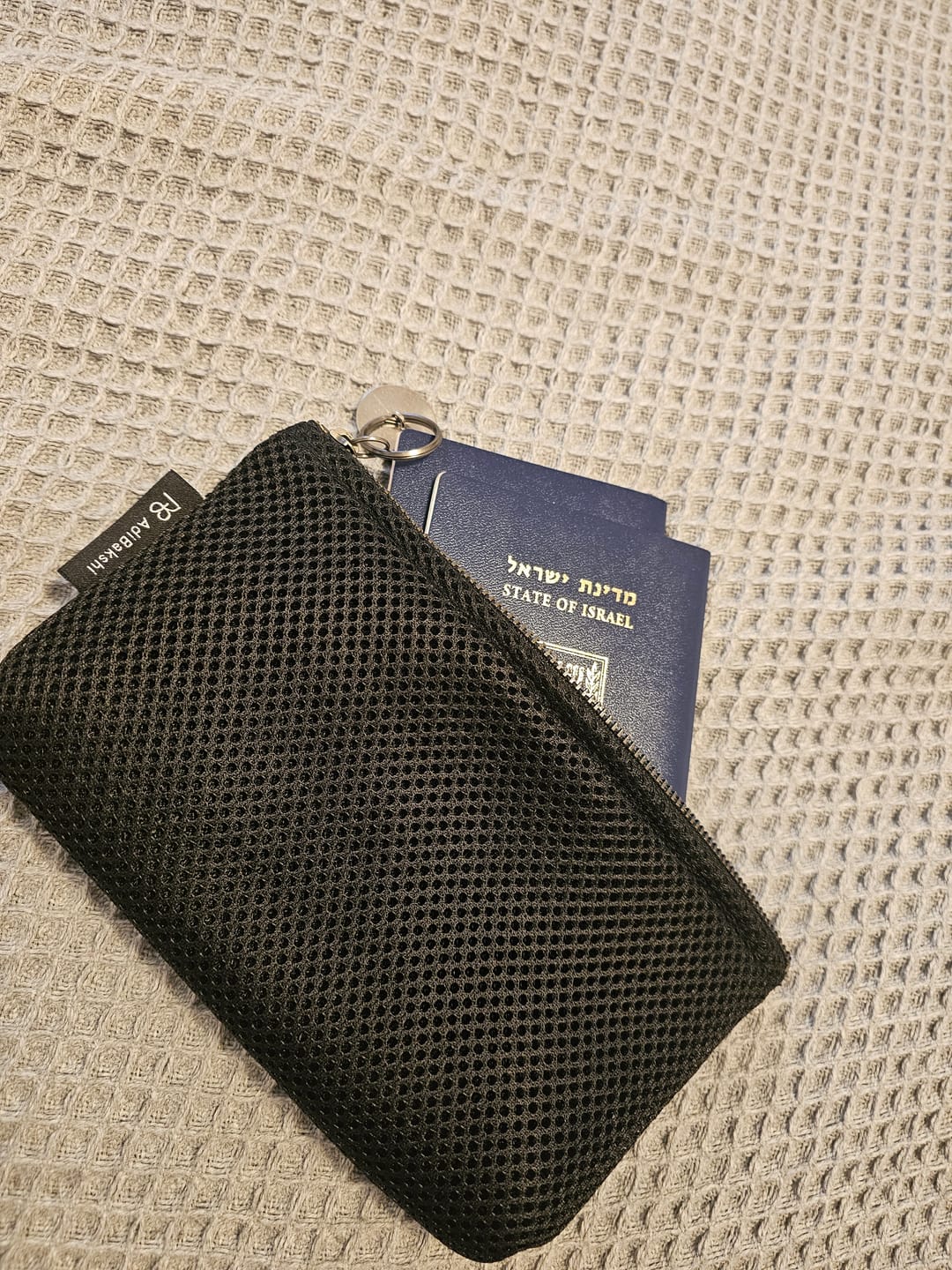 Customer photo review of תיק דרכונים כריסטינה