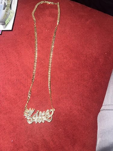 Customer photo review of Crown Double Plated Name Necklace "Savannah" with Cuban Chain