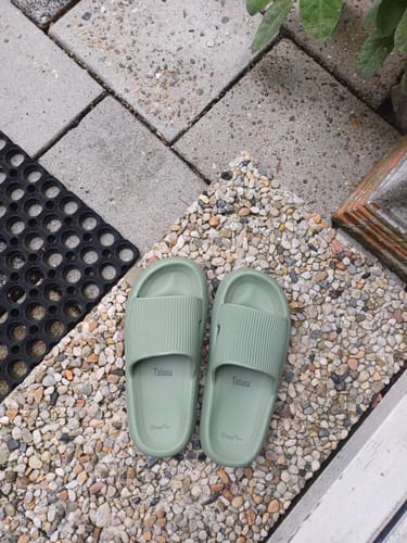 Customer photo review of HappyFlops