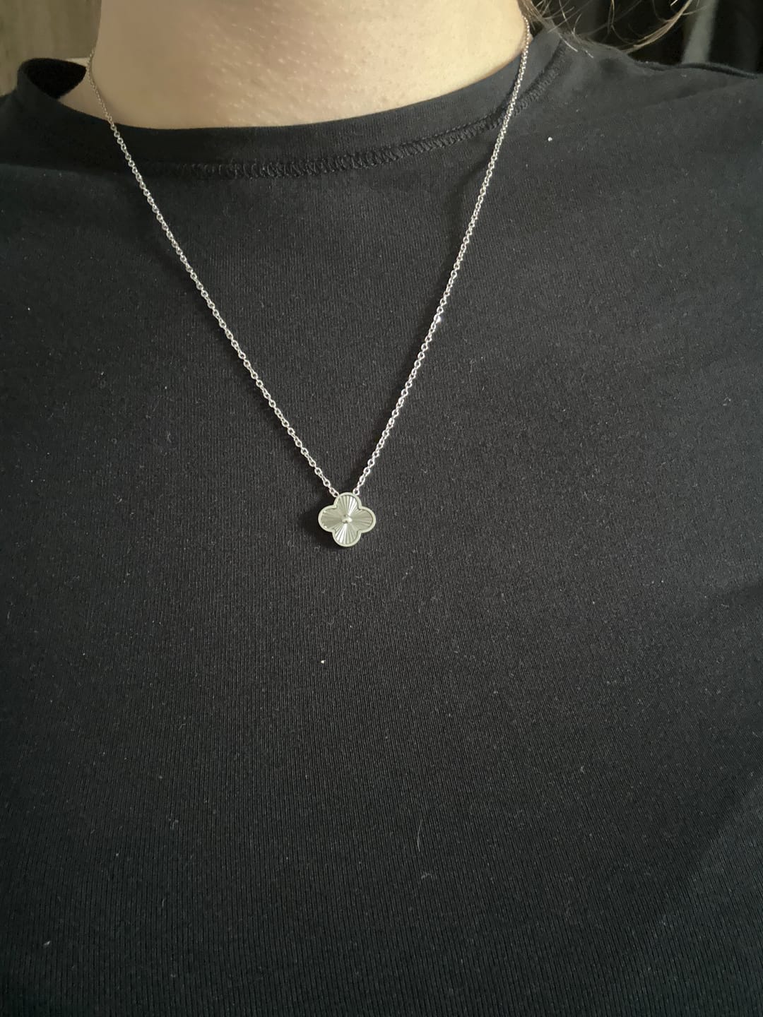 Customer photo review of Shine Clover Kette | 18K vergoldet
