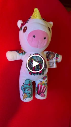 Customer video review of Candy the Unicorn 8-inch Sprout Plushie