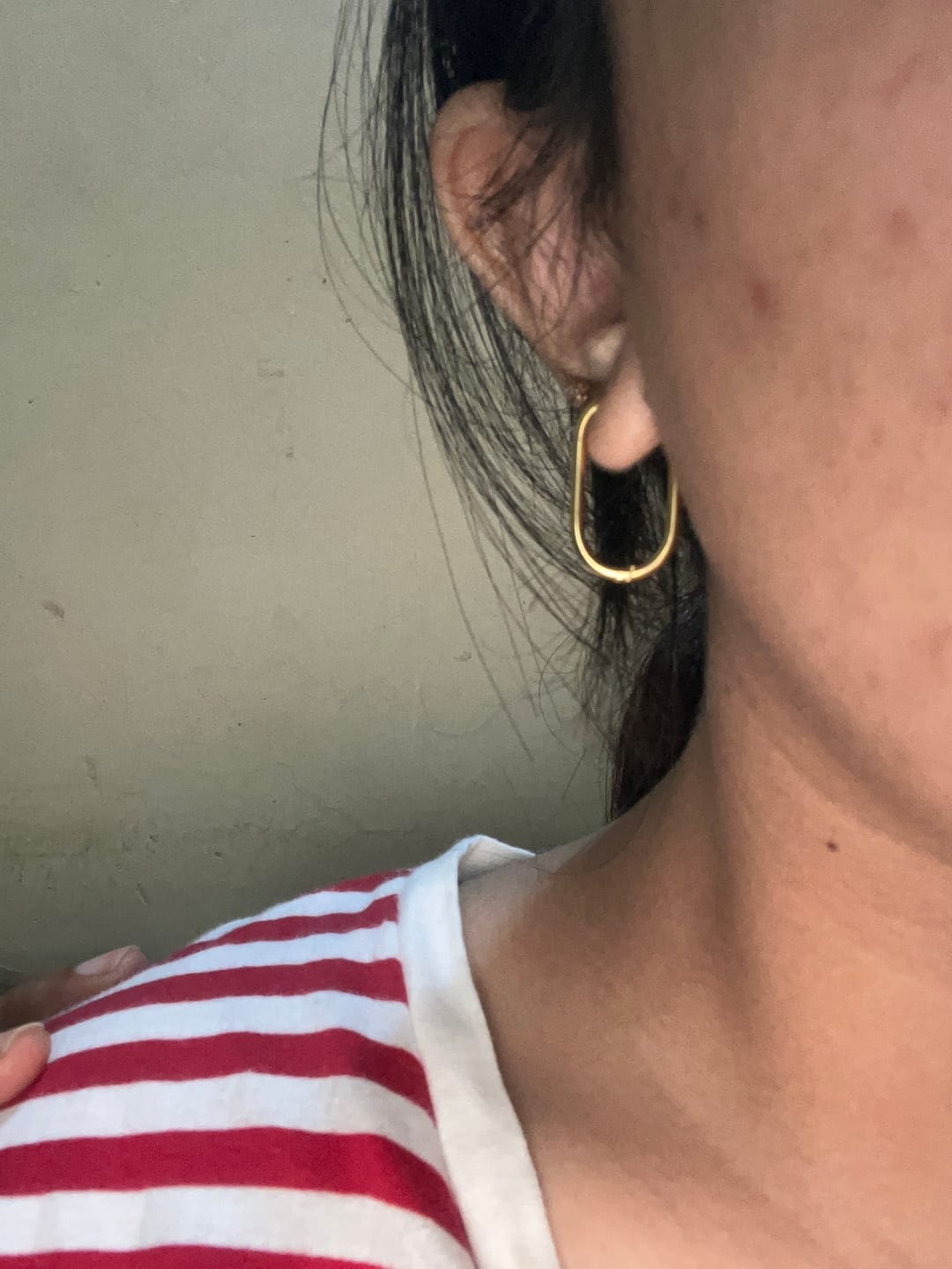 Customer photo review of Plain Oval Hoop Earrings
