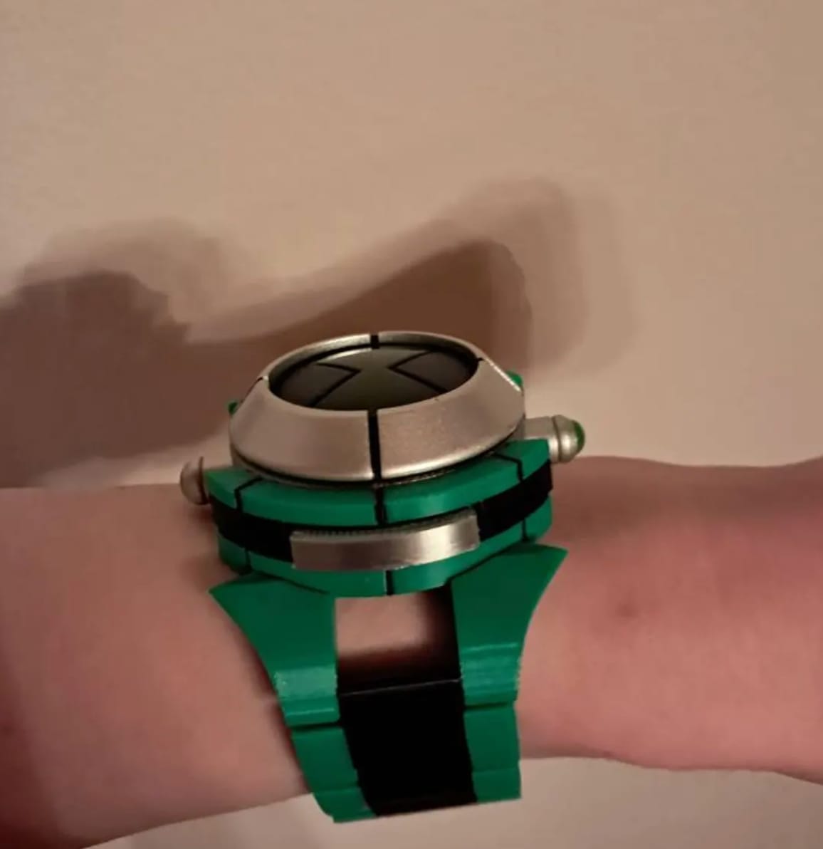 Customer photo review of Watch face can pop up ! Ben 10 Omnitrix Life Size Wearable Replica
