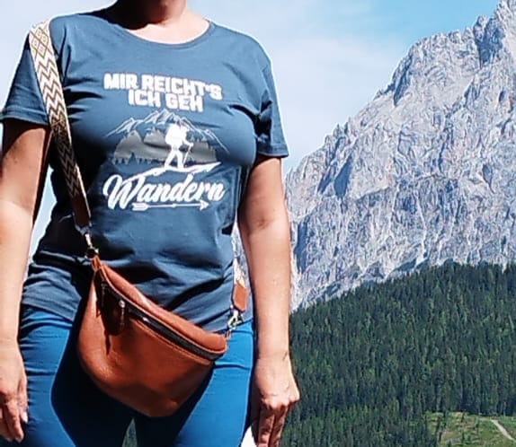 Customer photo review of Mir reicht's ich geh wandern - Damen Premium Organic Shirt