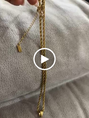 Customer video review of COMPONI LA TUA COLLANA - RICORDATI DI SELEZIONARE I CIONDOLI CHE DESIDERI 🫶🏼