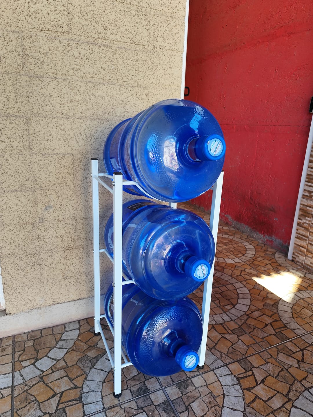 Customer photo review of Rack Estante para Bidón de Agua de 3 Niveles Soporte para Botellón de 20 litros