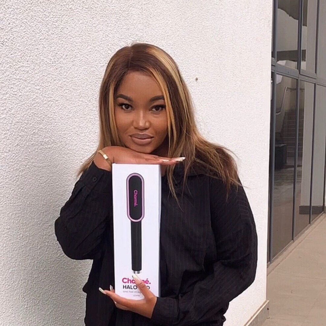 Customer photo review of Charmé Halo Pro – Ultimate One-Pass Straightening Brush