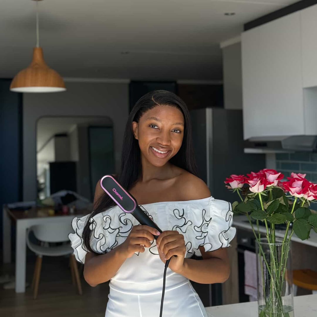Customer photo review of Charmé Halo Pro – Ultimate One-Pass Straightening Brush