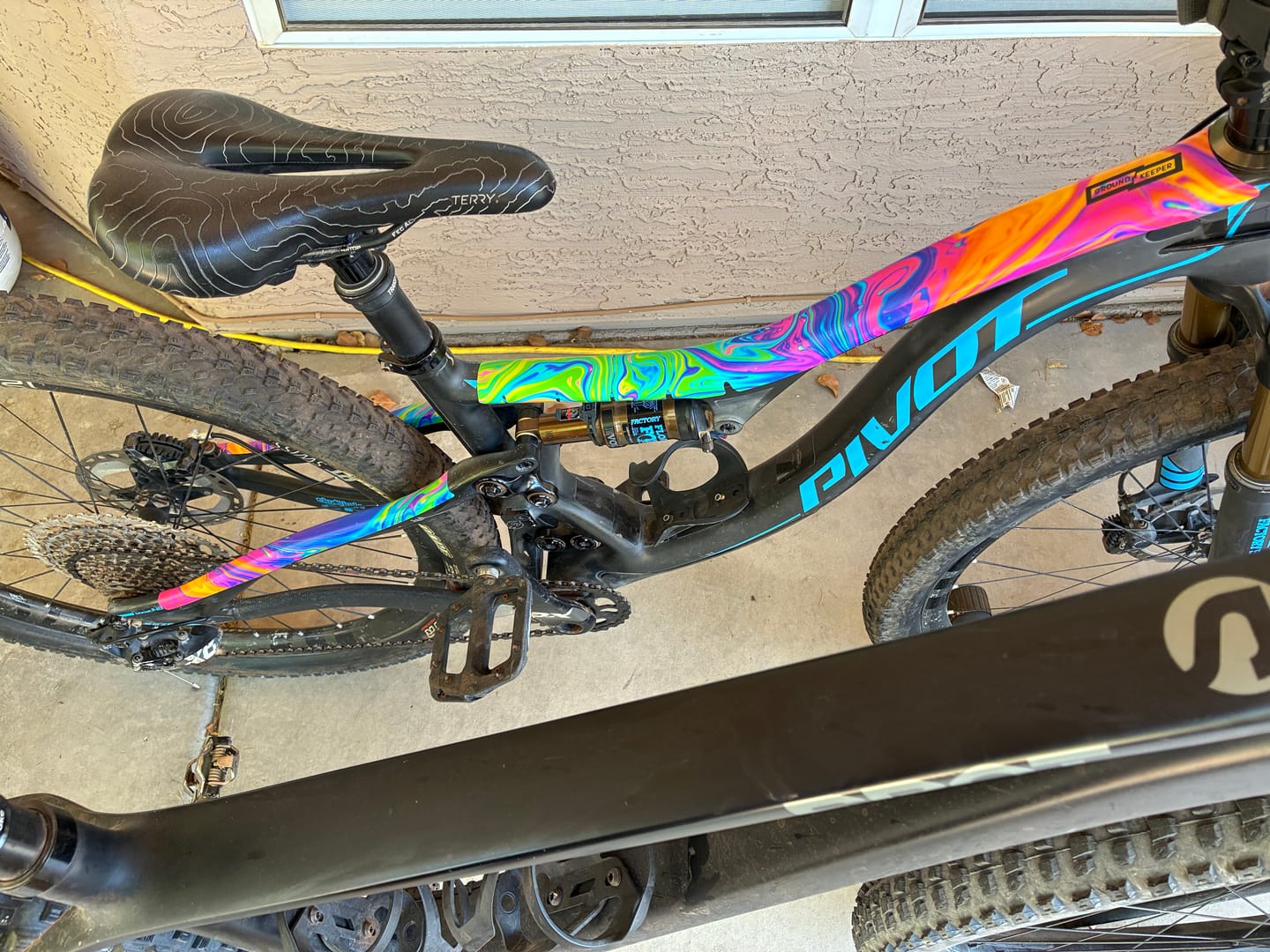 Customer photo review of Oil Slick Frame Keeper