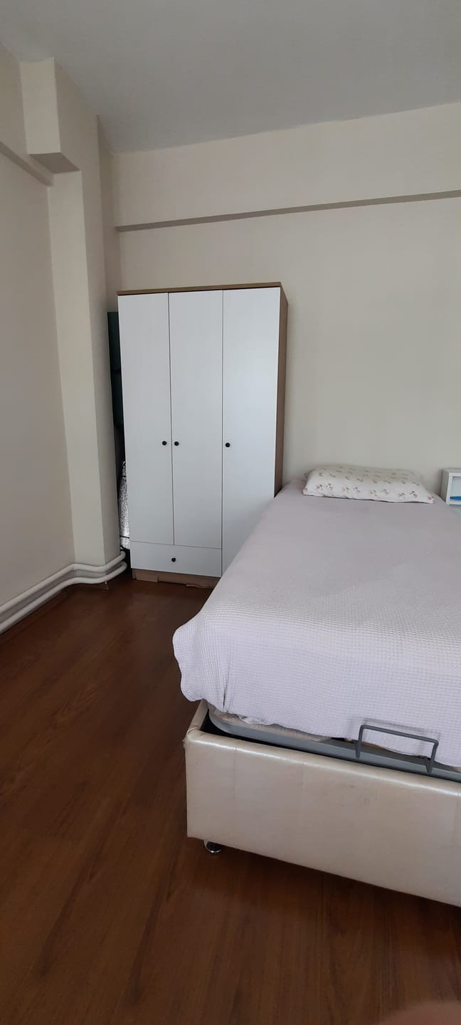 Customer photo review of Rani BA117 Gardırop Elbise Dolabı 3 Kapaklı 1 Çekmeceli 6 Raflı 1 Askılı Sepet Ceviz - Beyaz