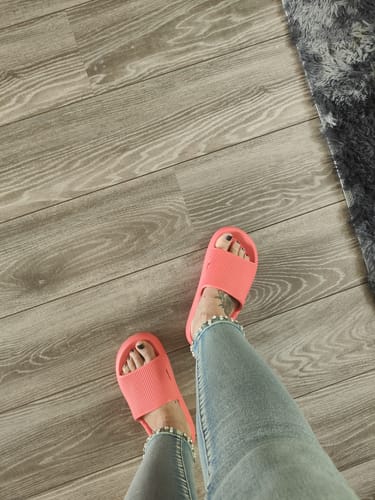 Customer photo review of HappyFlops