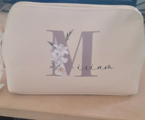 Customer photo review of La tua iniziale - Pochette cosmetica in PU con iniziale floreale e nome personalizzato