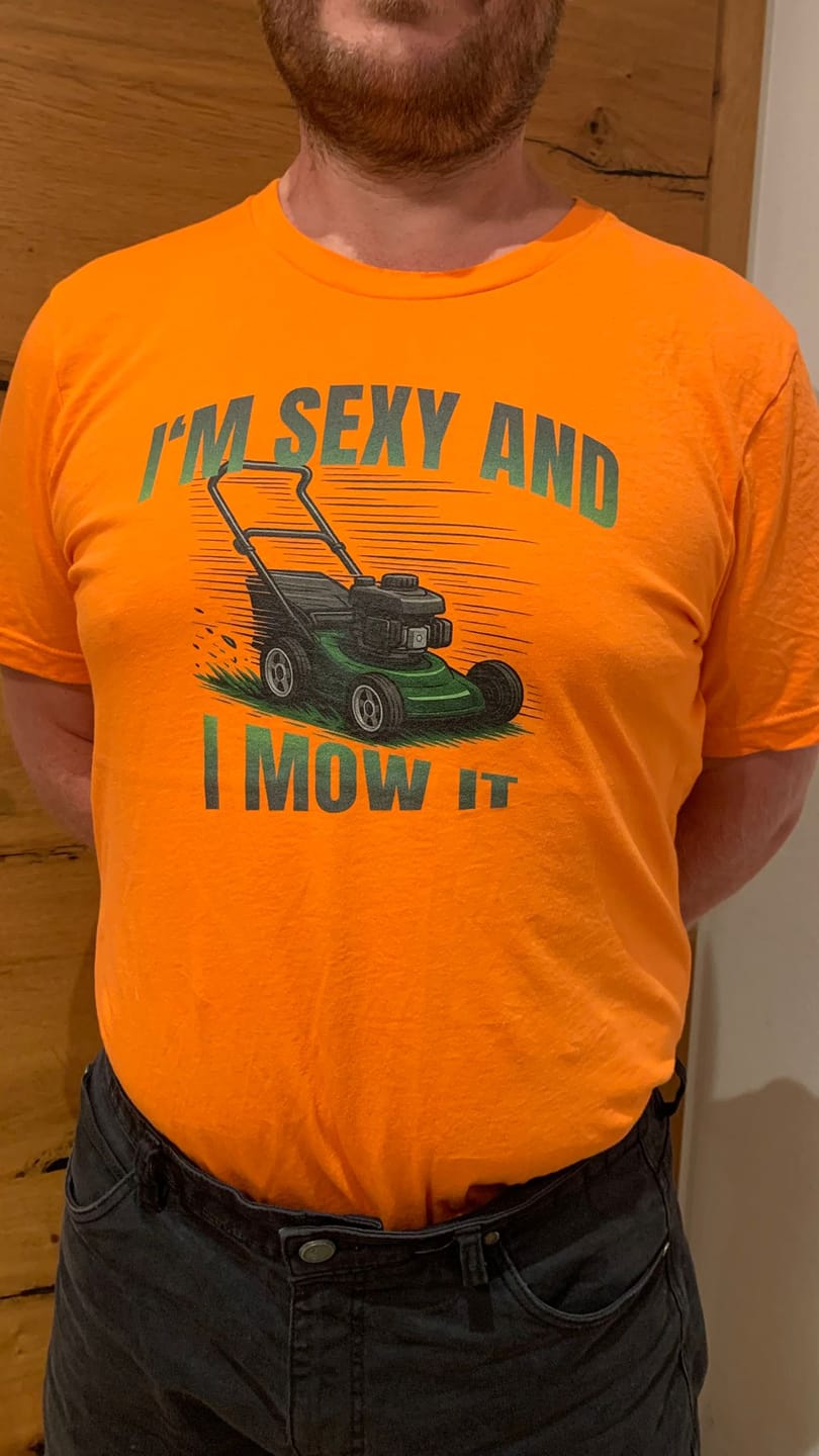 Customer photo review of I’m Sexy And I Mow It – Lustiges Rasenmäher T-Shirt mit Wortspiel