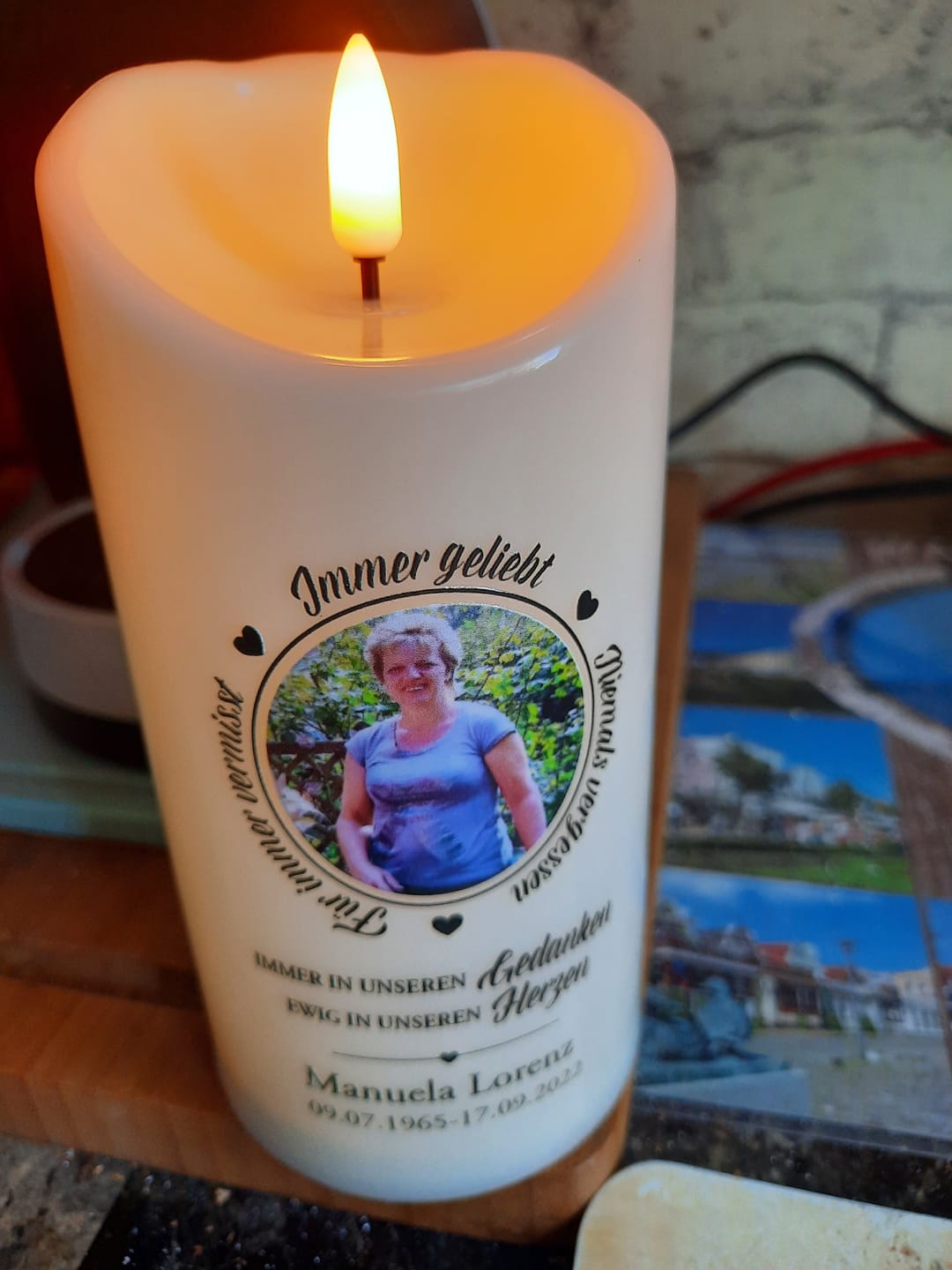 Customer photo review of Immer geliebt - LED Trauerkerze mit Foto und Datum in Erinnerung an Verstorbene