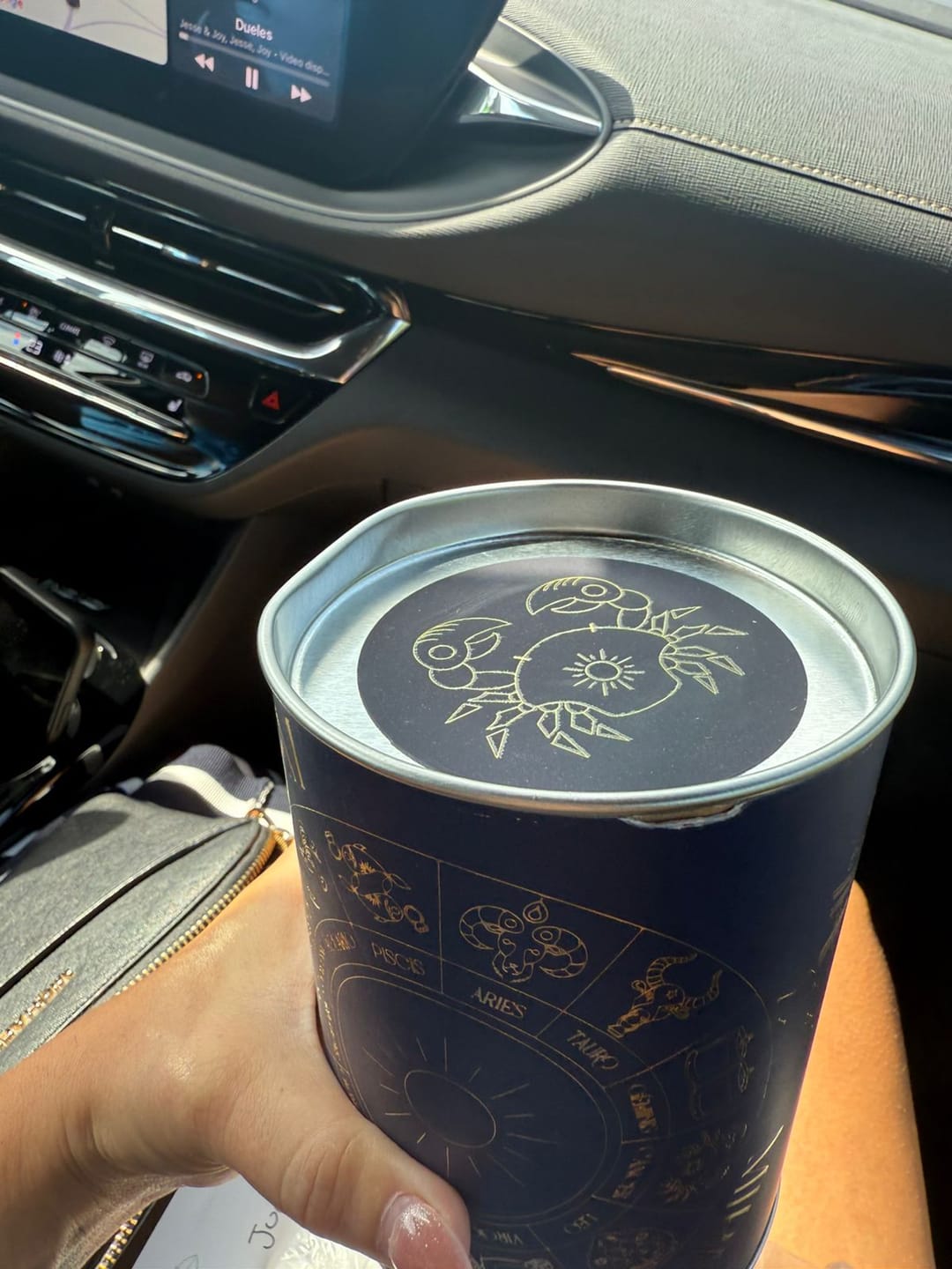 Customer photo review of Mirum Astrología