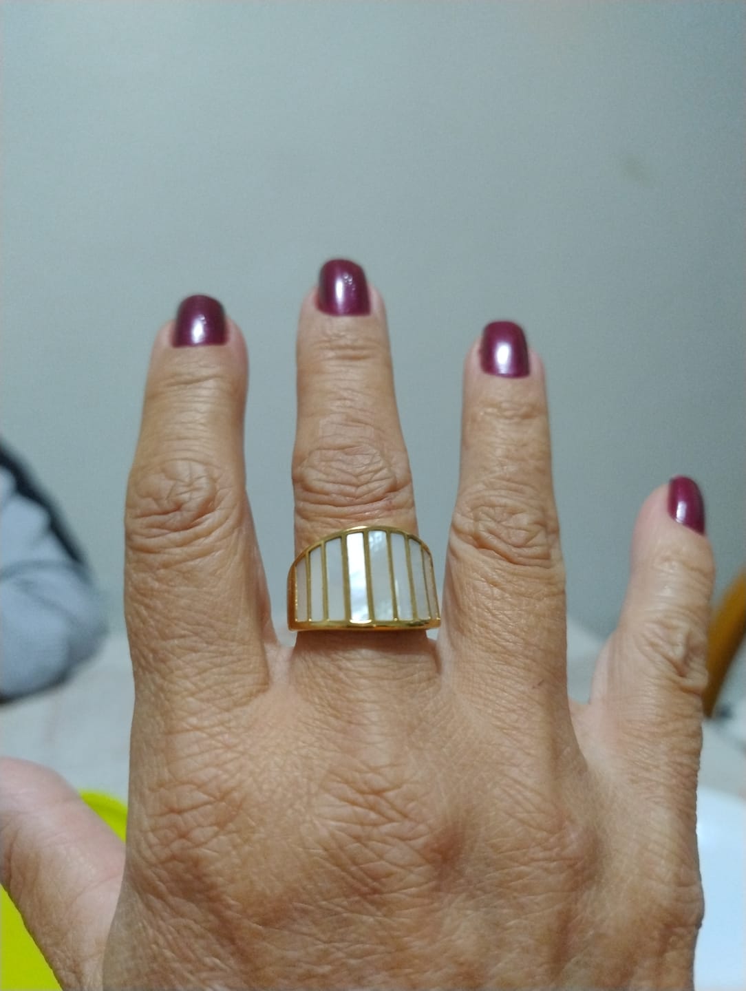 Customer photo review of Anel Coliseu Banhado em Ouro 18k