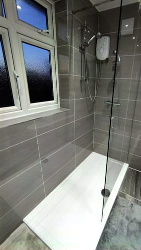 Customer photo review of Hudson Reed 1100mm Wetroom Screen & Support Bar - Polished Chrome
