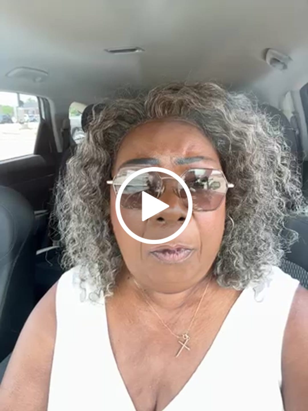 Customer video review of Luvwin 13x4 Salt And Pepper Long Deep Curly Glueless Gray Color Pre-Cut Lace Wig