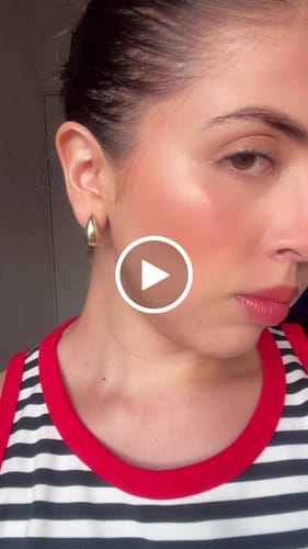 Customer video review of ILUMINADOR EFECTO HÚMEDO SUBLIME