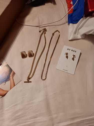 Customer photo review of SAMPLE SALE The Piha T-Bar Necklace - Curb