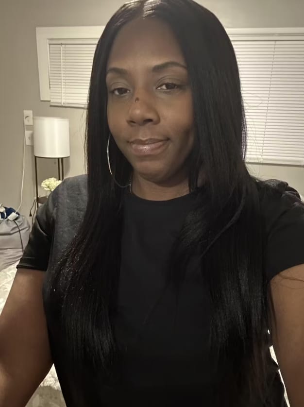 Customer photo review of MORE FACE Pre-bleached Straight Hair Wear Go Glueless Wig 7x5 Pre-cut HD Lace Pre-plucked