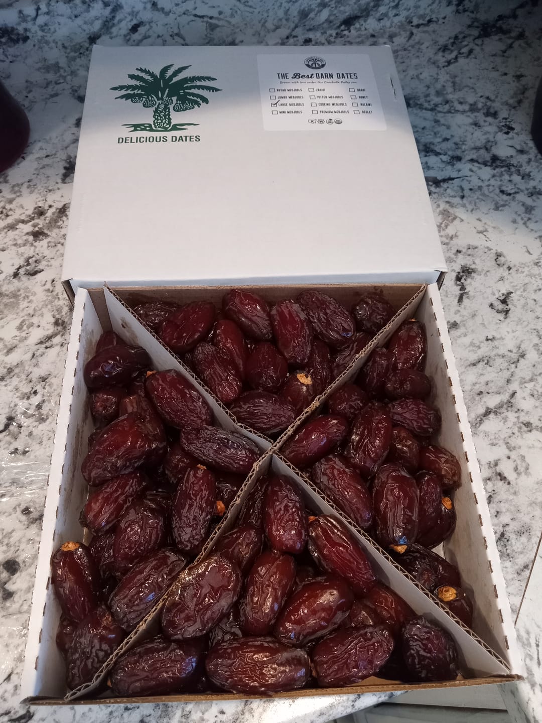 Customer photo review of Organic Large Medjool Dates Box
