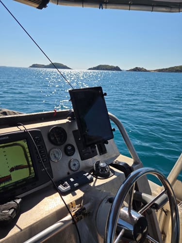 Customer photo review of RAM 2.5" Round Plate with AMPs Hole & C Size 1.5" Ball (RAM-202U)