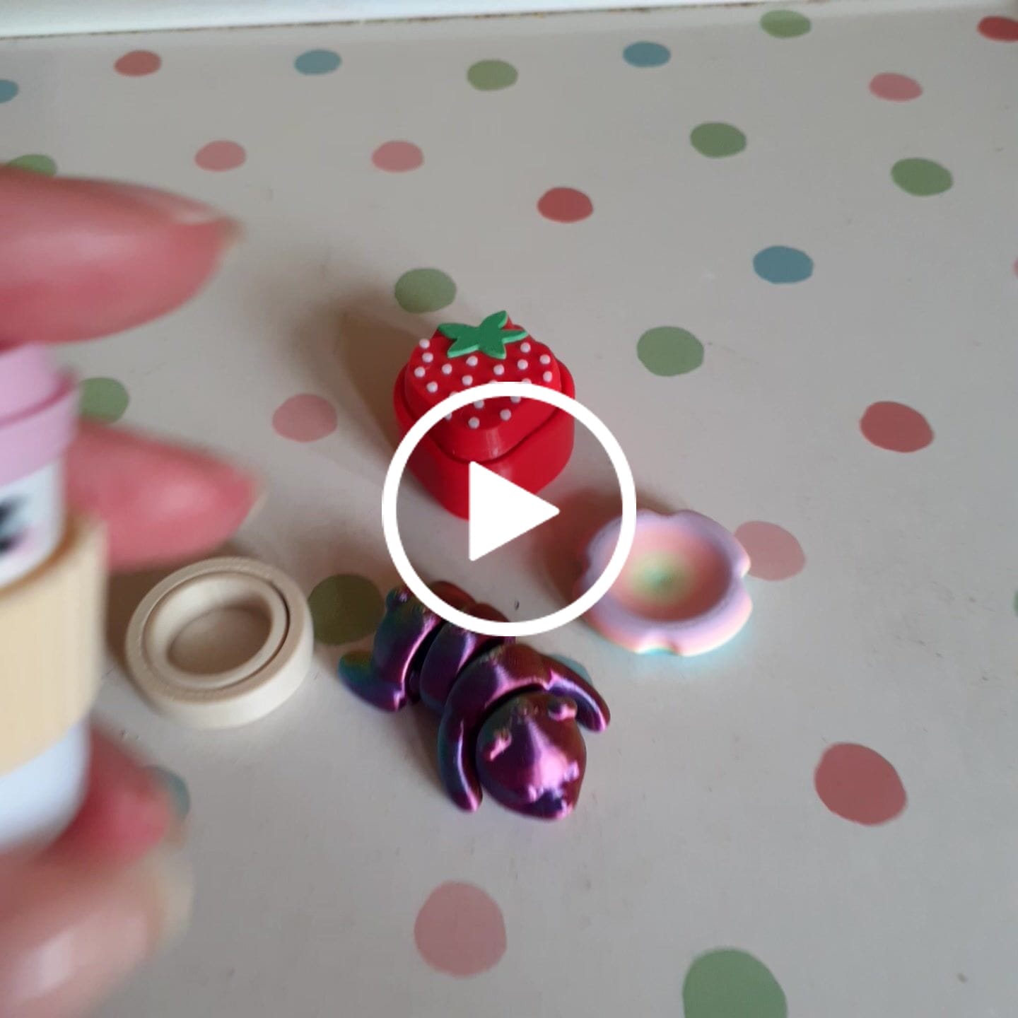 Customer video review of FidgiRing