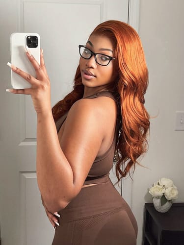 Customer photo review of Reddish Brown Loose Body Wave Glueless Wig Invisible Small Knots 5x5 Swiss HD Pre-Cut Lace 180% Density