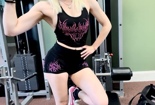 Customer photo review of Women's Void Tech™ Moonveil Seamless Shorts [BLOSSOM PINK]